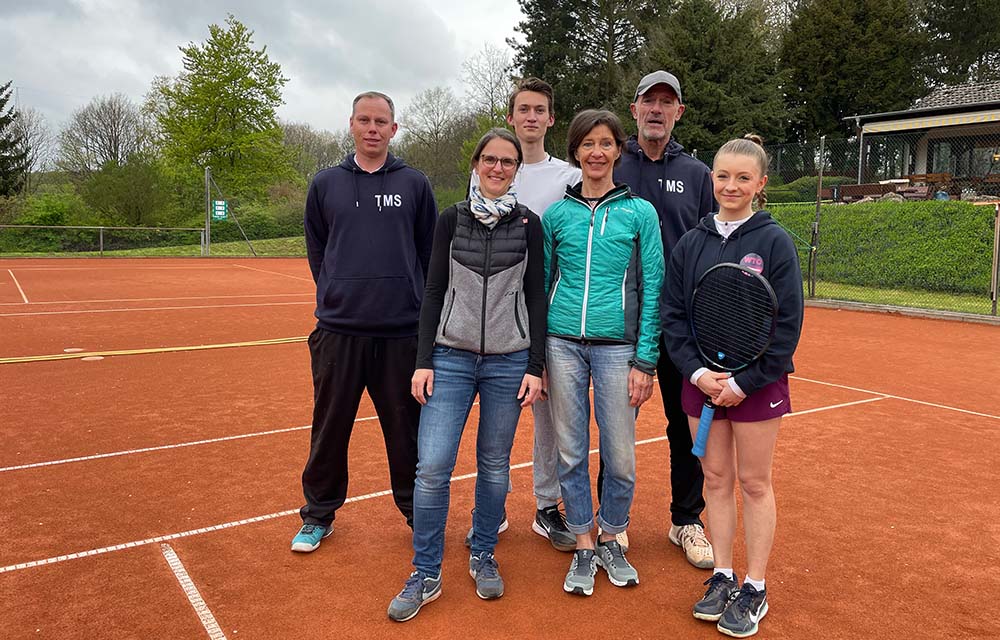 Stefanie Linicus von der PhysioPraxis Stefanie Linicus sponsert das Tennis Tagescamp für Jugend-Medenspielerinnen und -spieler im TC 71 Bremthal / Eppstein.  