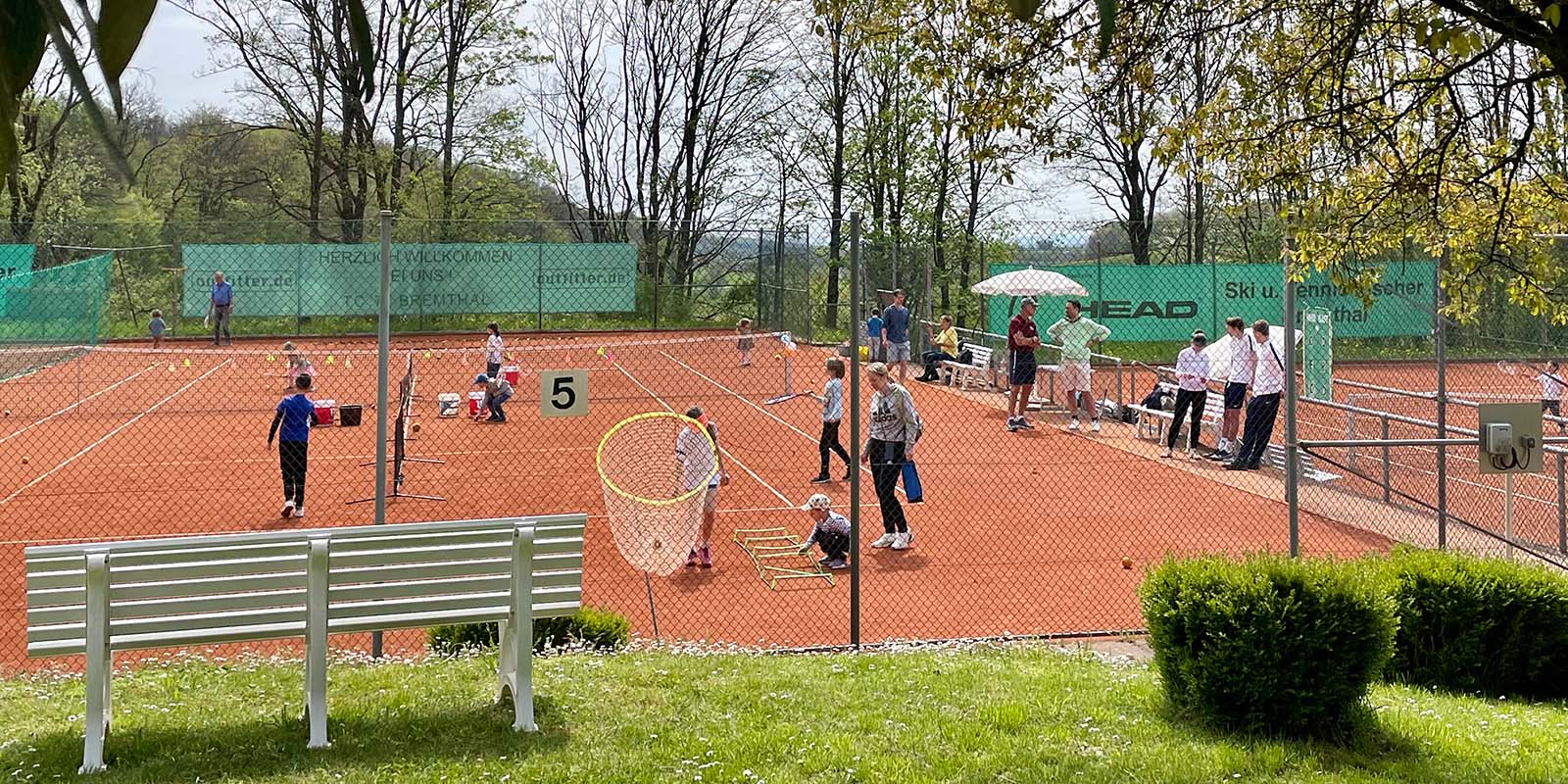 Tag der offenen Tür auf den sechs Sandplätzen des Tennisvereins in Bremthal / Eppstein.